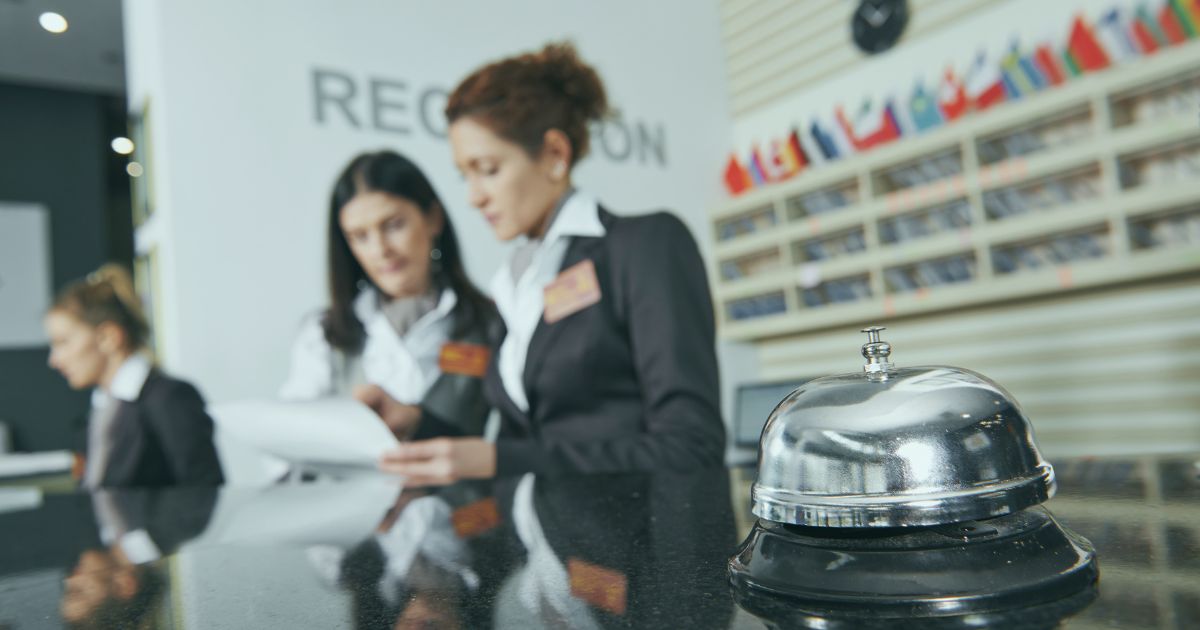 How to pay employees working on a public holiday